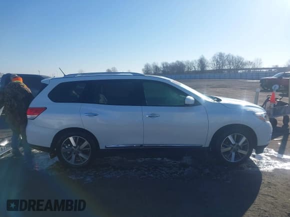 ✅ 2015 Nissan Pathfinder SV • VIN: 5N1AR2MN2FC609752 • Lot: 41607632. Listed on IAAI with 74,405 mi. Free auction sales archive from the USA and detailed vehicle history report at DreamBid. Image 13.