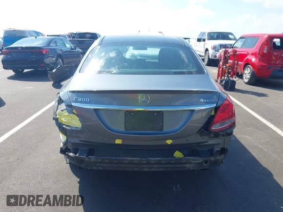 ✅ 2018 Mercedes-Benz C 300 • VIN: 55SWF4KB8JU280931 • Lot: 43148785. Wystawiony na IAAI z przebiegiem 96 157 mil. Bezpłatny archiwum sprzedaży aukcyjnych z USA i szczegółowy raport historii pojazdu na DreamBid. Zdjęcie 17.