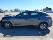 ✅ 2018 Mazda 3 Sport • VIN: 3MZBN1K75JM171686 • Lot: 43363933. Wystawiony na IAAI z przebiegiem 74 025 mil. Bezpłatny archiwum sprzedaży aukcyjnych z USA i szczegółowy raport historii pojazdu na DreamBid. Zdjęcie 14.