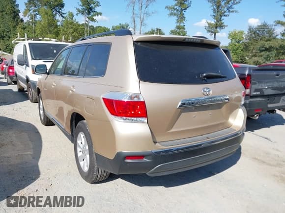✅ 2013 Toyota Highlander SE • VIN: 5TDZK3EH4DS135406 • Лот: 43170302. Опубликован ранее на IAAI с пробегом 238 486 миль. Бесплатный доступ к архиву аукционных продаж из США и подробный отчёт об истории автомобиля на DreamBid. Изображение 3.