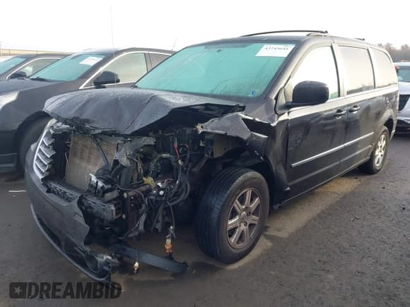 ✅ 2010 Chrysler Town & Country Touring • VIN: 2A4RR5D10AR421893 • Lot: 43745641. Listed on IAAI with 386,110 mi. Free auction sales archive from the USA and detailed vehicle history report at DreamBid. Image 2.