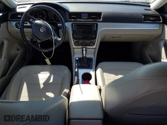 ✅ 2019 Volkswagen Passat Wolfsburg Edition • VIN: 1VWLA7A37KC013242 • Lot: 91265415. Wystawiony na Copart z przebiegiem 110 338 mil. Bezpłatny archiwum sprzedaży aukcyjnych z USA i szczegółowy raport historii pojazdu na DreamBid. Zdjęcie 8.