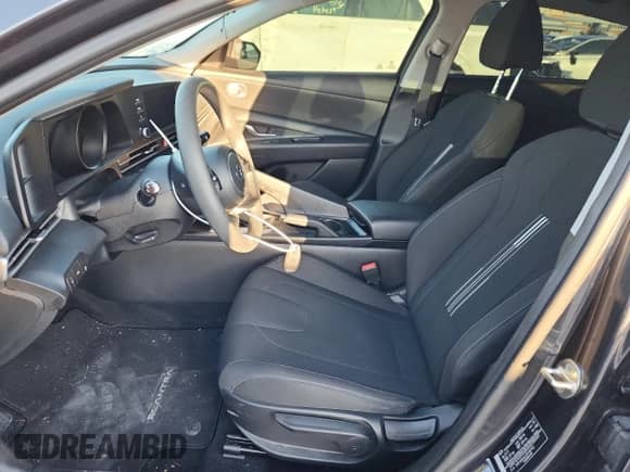 2023 Hyundai Elantra SEL z VIN 5NPLM4AG5PH107952, wystawiony jako Copart lot #87117235 z przebiegiem 37 551 mil mil oraz Szkoda całkowita • Salvage title. Historia ofert i sprzedaży dostępna na DreamBid. Obrazek 7.