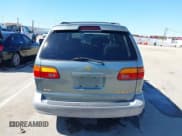 ✅ 1998 Toyota Sienna XLE • VIN: 4T3ZF13C9WU021130 • Лот: 43475988. Опубликован ранее на IAAI с пробегом 166 310 миль. Бесплатный доступ к архиву аукционных продаж из США и подробный отчёт об истории автомобиля на DreamBid. Изображение 17.