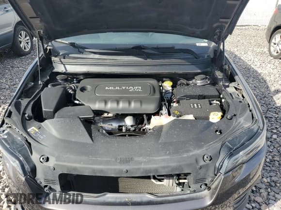 ✅ 2019 Jeep Cherokee Latitude Plus • VIN: 1C4PJMLBXKD140942 • Lot: 82192955. Wystawiony na Copart z przebiegiem 93 788 mil. Bezpłatny archiwum sprzedaży aukcyjnych z USA i szczegółowy raport historii pojazdu na DreamBid. Zdjęcie 12.