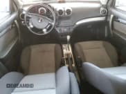 ✅ 2009 Pontiac G3 • VIN: KL2TD66E69B633341 • Lot: 62137225. Wystawiony na Copart z przebiegiem 104 379 mil. Bezpłatny archiwum sprzedaży aukcyjnych z USA i szczegółowy raport historii pojazdu na DreamBid. Zdjęcie 8.