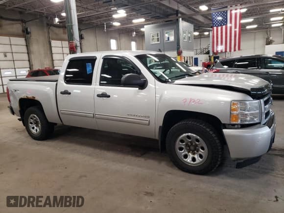 ✅ 2010 Chevrolet Silverado 1500 LS • VIN: 3GCRKREA3AG155839 • Lot: 70040864. Listed on Copart with 139,639 mi. Free auction sales archive from the USA and detailed vehicle history report at DreamBid. Image 4.