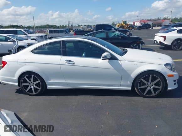 ✅ 2015 Mercedes-Benz C 250 • VIN: WDDGJ4HB4FG410766 • Lot: 42307457. Listed on IAAI with 50,979 mi. Free auction sales archive from the USA and detailed vehicle history report at DreamBid. Image 14.