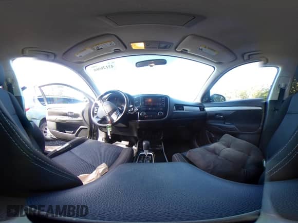 2018 Mitsubishi Outlander ES z VIN JA4AZ3A38JZ005197, wystawiony jako IAAI lot #43126066 z przebiegiem 76 339 mil mil oraz . Historia ofert i sprzedaży dostępna na DreamBid. Obrazek 19.