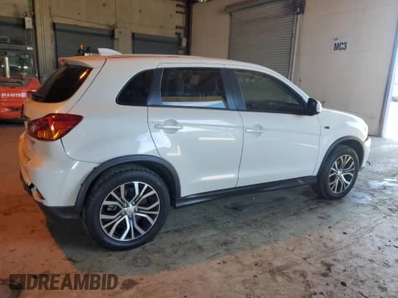 2018 Mitsubishi Outlander ES with VIN JA4AP3AU6JU025444, listed as a Copart auction lot 82604665 with 33,813 mi miles and Salvage title. Bid and sale history available at DreamBid. Image 3.