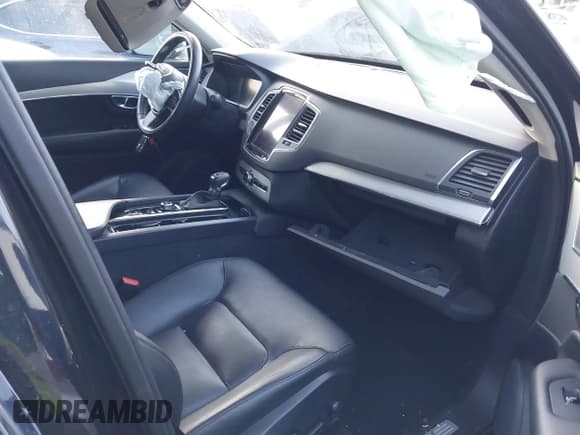 ✅ 2017 Volvo XC90 Momentum • VIN: YV4102XK8H1109106 • Lot: 41486173. Listed on IAAI with 99,060 mi. Free auction sales archive from the USA and detailed vehicle history report at DreamBid. Image 5.