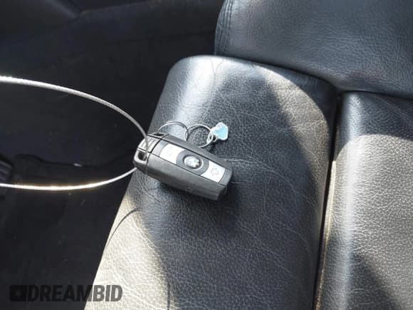 ✅ 2008 BMW 5 Series M5 • VIN: WBSNB93518CX08742 • Lot: 43300781. Wystawiony na IAAI z przebiegiem 118 017 mil. Bezpłatny archiwum sprzedaży aukcyjnych z USA i szczegółowy raport historii pojazdu na DreamBid. Zdjęcie 11.