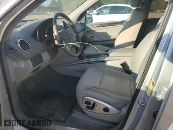 ✅ 2011 Mercedes-Benz M 350 • VIN: 4JGBB5GBXBA717036 • Lot: 82433395. Wystawiony na Copart z przebiegiem 165 336 mil. Bezpłatny archiwum sprzedaży aukcyjnych z USA i szczegółowy raport historii pojazdu na DreamBid. Zdjęcie 7.