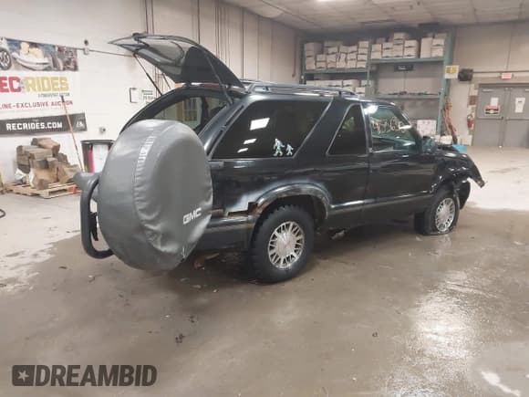 ✅ 1999 GMC Jimmy SLS Comfort/Convenience • VIN: 1GKCT18W1XK503719 • Lot: 41536310. Wystawiony na IAAI z przebiegiem 151 211 mil. Bezpłatny archiwum sprzedaży aukcyjnych z USA i szczegółowy raport historii pojazdu na DreamBid. Zdjęcie 4.