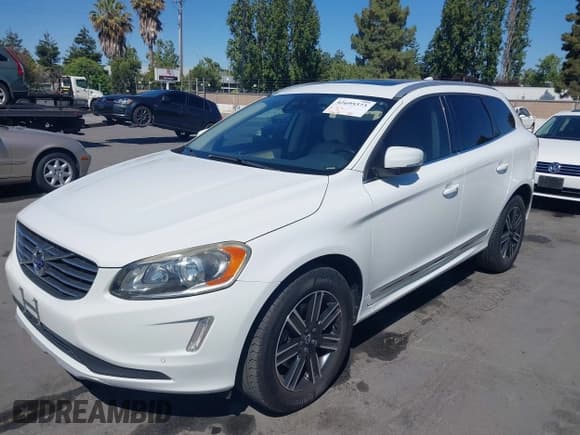 ✅ 2016 Volvo XC60 T5 Drive-E Premier • VIN: YV440MDK4G2847071 • Lot: 42695373. Wystawiony na IAAI z przebiegiem 172 619 mil. Bezpłatny archiwum sprzedaży aukcyjnych z USA i szczegółowy raport historii pojazdu na DreamBid. Zdjęcie 6.