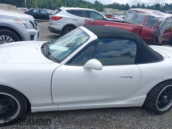 ✅ 2003 Mazda MX-5 Miata Cloth • VIN: JM1NB353530312906 • Lot: 42778360. Listed on IAAI with 93,254 mi. Free auction sales archive from the USA and detailed vehicle history report at DreamBid. Image 15.