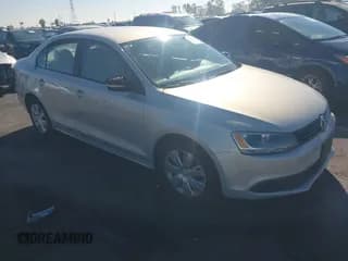 ✅ 2011 Volkswagen Jetta SE • VIN: 3VWDX7AJ0BM387997 • Lot: 43599910. Wystawiony na IAAI z przebiegiem 105 325 mil. Bezpłatny archiwum sprzedaży aukcyjnych z USA i szczegółowy raport historii pojazdu na DreamBid. Zdjęcie 1.