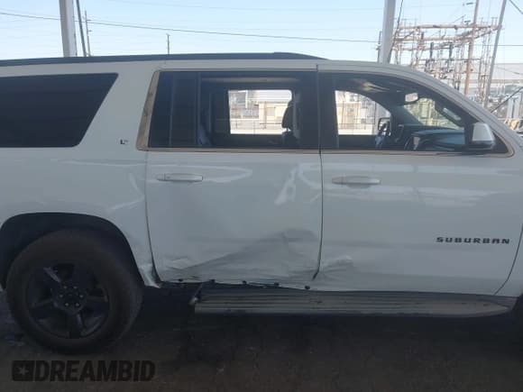 ✅ 2015 Chevrolet Suburban LT • VIN: 1GNSCJKC1FR137893 • Lot: 42602438. Wystawiony na IAAI z przebiegiem 157 441 mil. Bezpłatny archiwum sprzedaży aukcyjnych z USA i szczegółowy raport historii pojazdu na DreamBid. Zdjęcie 6.