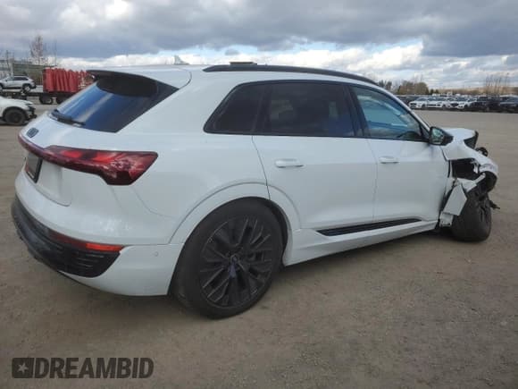 ✅ 2024 Audi Q8 e-tron Premium • VIN: WA14ABGEXRB041355 • Лот: 79404004. Опубликован ранее на Copart с пробегом 19 721 миль. Бесплатный доступ к архиву аукционных продаж из США и подробный отчёт об истории автомобиля на DreamBid. Изображение 3.