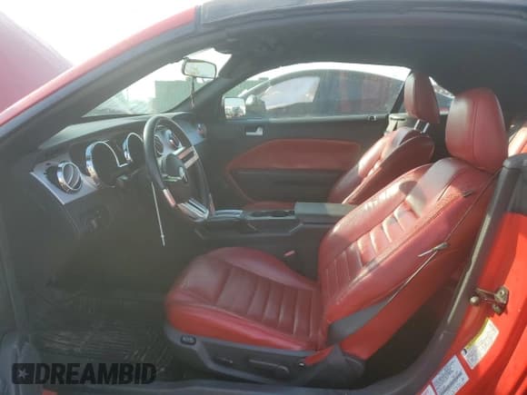 ✅ 2005 Ford Mustang GT Deluxe • VIN: 1ZVHT85H955210370 • Lot: 84199515. Listed on Copart with 96,492 mi. Free auction sales archive from the USA and detailed vehicle history report at DreamBid. Image 7.