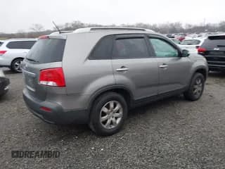 ✅ 2011 Kia Sorento LX • VIN: 5XYKT3A17BG044857 • Лот: 43679571. Опубликован ранее на IAAI с пробегом 263 803 миль. Бесплатный доступ к архиву аукционных продаж из США и подробный отчёт об истории автомобиля на DreamBid. Изображение 4.