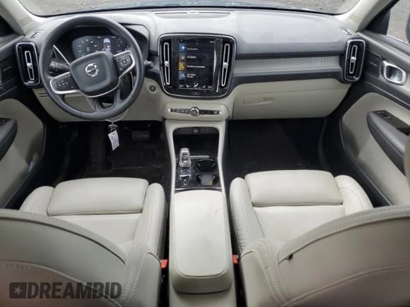 ✅ 2021 Volvo XC40 Inscription • VIN: YV4162UL5M2513142 • Lot: 85301295. Listed on Copart with 34,666 mi. Free auction sales archive from the USA and detailed vehicle history report at DreamBid. Image 8.