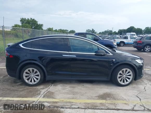✅ 2020 Tesla Model X Long Range • VIN: 5YJXCDE24LF234123 • Lot: 42704369. Wystawiony na IAAI z przebiegiem 40 794 mil. Bezpłatny archiwum sprzedaży aukcyjnych z USA i szczegółowy raport historii pojazdu na DreamBid. Zdjęcie 12.
