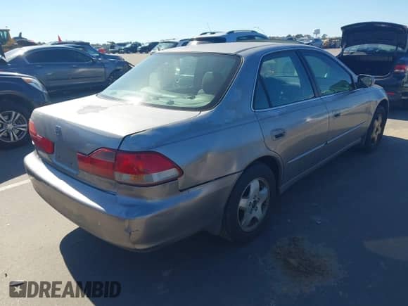 2000 Honda Accord EX с VIN 1HGCG1654YA014234, выставлен на аукционе IAAI как лот 43488342 с пробегом 275 038 миль миль и . История ставок и продаж доступна на DreamBid. Изображение 4.