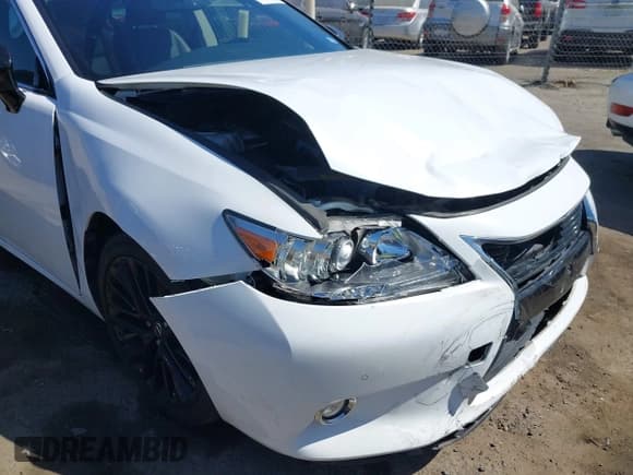 ✅ 2015 Lexus ES 330 • VIN: JTHBK1GGXF2181308 • Лот: 42305833. Опубликован ранее на IAAI с пробегом 113 653 миль. Бесплатный доступ к архиву аукционных продаж из США и подробный отчёт об истории автомобиля на DreamBid. Изображение 18.