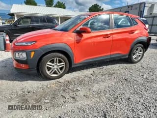 ✅ 2019 Hyundai Kona SE • VIN: KM8K12AA7KU286428 • Лот: 85348165. Опубликован ранее на Copart с пробегом 99 589 миль. Бесплатный доступ к архиву аукционных продаж из США и подробный отчёт об истории автомобиля на DreamBid. Изображение 1.