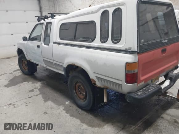✅ 1989 Toyota Pickup • VIN: JT4RN13P8K0001794 • Lot: 43760792. Listed on IAAI with 226,285 mi. Free auction sales archive from the USA and detailed vehicle history report at DreamBid. Image 3.