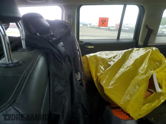 ✅ 2016 Jeep Patriot Latitude • VIN: 1C4NJPFA0GD537112 • Lot: 60866355. Wystawiony na Copart z przebiegiem Nie podano. Bezpłatny archiwum sprzedaży aukcyjnych z USA i szczegółowy raport historii pojazdu na DreamBid. Zdjęcie 8.