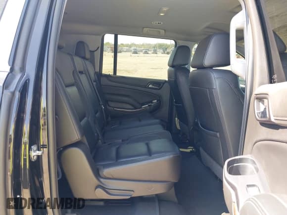 ✅ 2020 Chevrolet Suburban LT • VIN: 1GNSCHKC5LR102083 • Lot: 40551013. Wystawiony na IAAI z przebiegiem 105 555 mil. Bezpłatny archiwum sprzedaży aukcyjnych z USA i szczegółowy raport historii pojazdu na DreamBid. Zdjęcie 8.