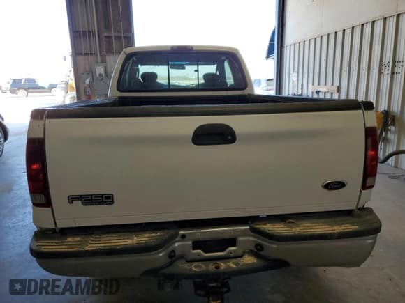 ✅ 2003 Ford F-250 XL • VIN: 1FTNX20L93EB26307 • Lot: 48180475. Wystawiony na Copart z przebiegiem Nie podano. Bezpłatny archiwum sprzedaży aukcyjnych z USA i szczegółowy raport historii pojazdu na DreamBid. Zdjęcie 6.