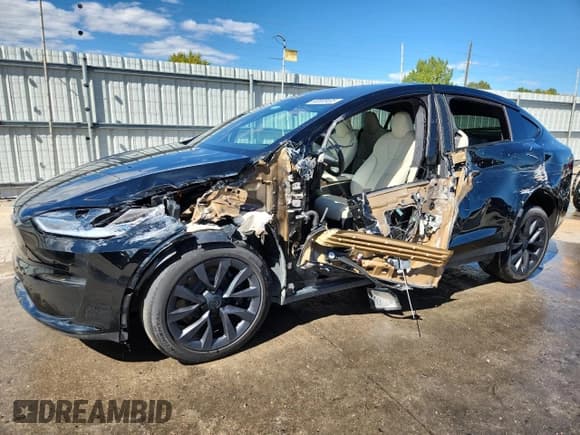 ✅ 2023 Tesla Model X • VIN: 7SAXCBE5XPF409238 • Lot: 80333405. Wystawiony na Copart z przebiegiem 28 671 mil. Bezpłatny archiwum sprzedaży aukcyjnych z USA i szczegółowy raport historii pojazdu na DreamBid. Zdjęcie 1.