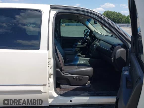 ✅ 2013 Chevrolet Silverado 1500 LTZ • VIN: 3GCPKTE75DG315975 • Lot: 43125191. Wystawiony na IAAI z przebiegiem 211 900 mil. Bezpłatny archiwum sprzedaży aukcyjnych z USA i szczegółowy raport historii pojazdu na DreamBid. Zdjęcie 5.