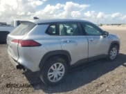 ✅ 2022 Toyota Corolla Cross L • VIN: 7MUAAAAG4NV033838 • Lot: 84466395. Wystawiony na Copart z przebiegiem 38 590 mil. Bezpłatny archiwum sprzedaży aukcyjnych z USA i szczegółowy raport historii pojazdu na DreamBid. Zdjęcie 3.