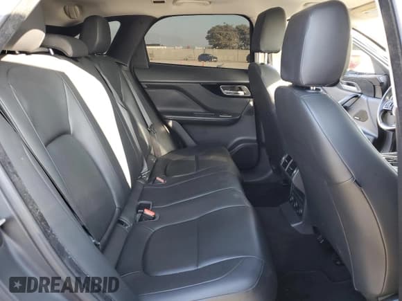 ✅ 2017 Jaguar F-Pace 35t Premium • VIN: SADCJ2BV6HA097553 • Lot: 84154014. Wystawiony na Copart z przebiegiem 172 005 mil. Bezpłatny archiwum sprzedaży aukcyjnych z USA i szczegółowy raport historii pojazdu na DreamBid. Zdjęcie 11.