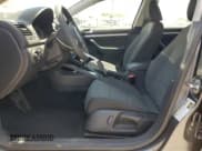 ✅ 2010 Volkswagen Jetta S • VIN: 3VWJZ7AJ3AM041700 • Lot: 61203965. Wystawiony na Copart z przebiegiem 154 595 mil. Bezpłatny archiwum sprzedaży aukcyjnych z USA i szczegółowy raport historii pojazdu na DreamBid. Zdjęcie 7.