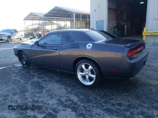 ✅ 2013 Dodge Challenger R/T Plus • VIN: 2C3CDYBT6DH646771 • Lot: 81591064. Wystawiony na Copart z przebiegiem 142 740 mil. Bezpłatny archiwum sprzedaży aukcyjnych z USA i szczegółowy raport historii pojazdu na DreamBid. Zdjęcie 2.