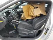 ✅ 2016 Hyundai Veloster • VIN: KMHTC6AD0GU302055 • Lot: 76869074. Wystawiony na Copart z przebiegiem Nie podano. Bezpłatny archiwum sprzedaży aukcyjnych z USA i szczegółowy raport historii pojazdu na DreamBid. Zdjęcie 7.