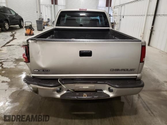 ✅ 2000 Chevrolet S-10 LS • VIN: 1GCCS1957Y8287233 • Lot: 76283614. Wystawiony na Copart z przebiegiem 135 494 mil. Bezpłatny archiwum sprzedaży aukcyjnych z USA i szczegółowy raport historii pojazdu na DreamBid. Zdjęcie 6.