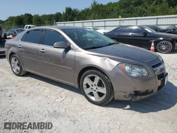 2012 Chevrolet Malibu 1LT z VIN 1G1ZC5E09CF199757, wystawiony jako Copart lot #69290055 z przebiegiem 147 177 mil mil oraz Czysty tytuł • Clean title. Historia ofert i sprzedaży dostępna na DreamBid. Obrazek 4.