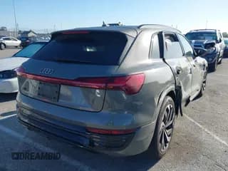 ✅ 2024 Audi Q8 e-tron • VIN: WA15ABGE8RB055999 • Лот: 41759410. Опубликован ранее на IAAI с пробегом 8 972 миль. Бесплатный доступ к архиву аукционных продаж из США и подробный отчёт об истории автомобиля на DreamBid. Изображение 4.