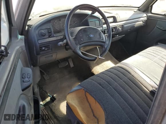 ✅ 1993 Ford F-150 • VIN: 1FTEX15N0PKB02862 • Lot: 68576205. Wystawiony na Copart z przebiegiem 124 459 mil. Bezpłatny archiwum sprzedaży aukcyjnych z USA i szczegółowy raport historii pojazdu na DreamBid. Zdjęcie 8.