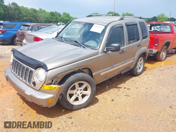 ✅ 2005 Jeep Liberty Limited • VIN: 1J4GK58K15W633519 • Lot: 42240372. Listed on IAAI with 189,926 mi. Free auction sales archive from the USA and detailed vehicle history report at DreamBid. Image 2.
