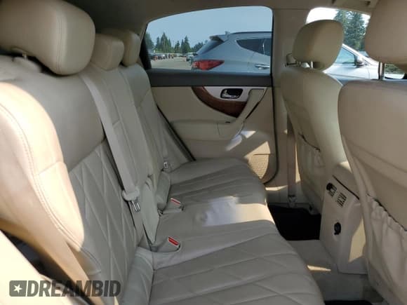 ✅ 2015 Infiniti QX70 • VIN: JN8CS1MW6FM482197 • Lot: 67227935. Wystawiony na Copart z przebiegiem 109 500 mil. Bezpłatny archiwum sprzedaży aukcyjnych z USA i szczegółowy raport historii pojazdu na DreamBid. Zdjęcie 11.