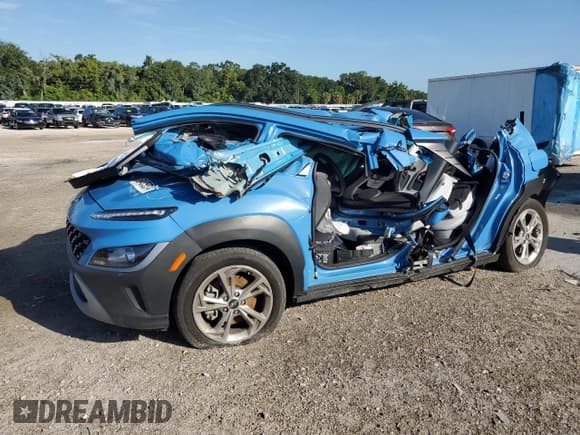 ✅ 2023 Hyundai Kona SEL • VIN: KM8K6CAB6PU951696 • Лот: 63405514. Опубликован ранее на Copart с пробегом Не указан. Бесплатный доступ к архиву аукционных продаж из США и подробный отчёт об истории автомобиля на DreamBid. Изображение 1.