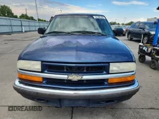 ✅ 2001 Chevrolet Blazer LT • VIN: 1GNDT13W112161047 • Lot: 70198165. Wystawiony na Copart z przebiegiem 247 720 mil. Bezpłatny archiwum sprzedaży aukcyjnych z USA i szczegółowy raport historii pojazdu na DreamBid. Zdjęcie 5.