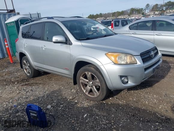 ✅ 2010 Toyota RAV4 Sport • VIN: JTMRF4DV6A5034841 • Лот: 43830218. Опубликован ранее на IAAI с пробегом 125 691 миль. Бесплатный доступ к архиву аукционных продаж из США и подробный отчёт об истории автомобиля на DreamBid. Изображение 1.